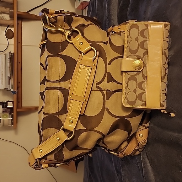 Coach Bag with matching wallet - Picture 1 of 7